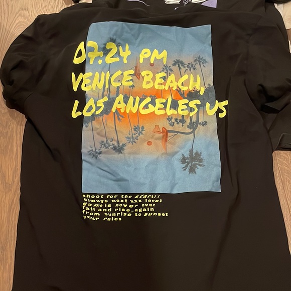 8 shirts from a variety of brands, sizes rang from small to medium, - Picture 7 of 13